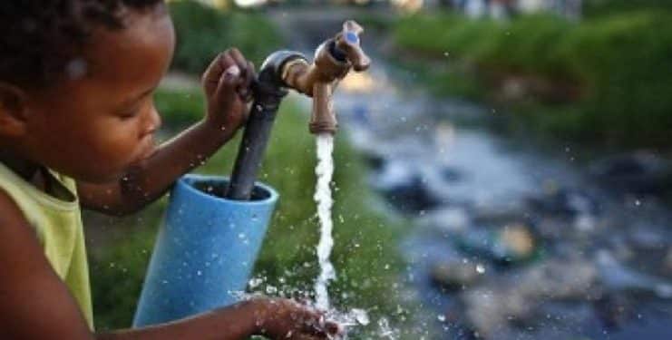 Bupati Kaimana, Soal Air Bersih bagi Warga bukan Masalah Besar